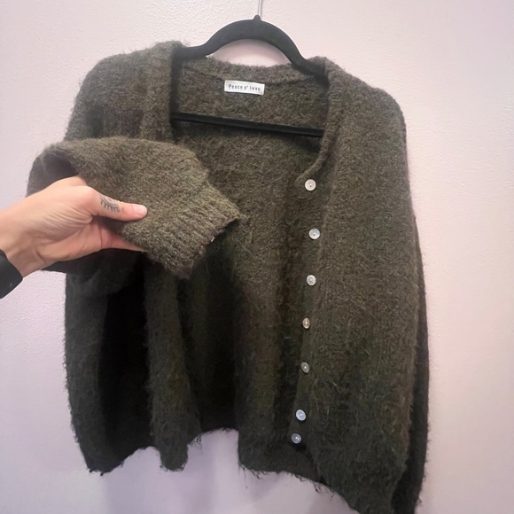 Soft green cardigan - Picture 4 of 11